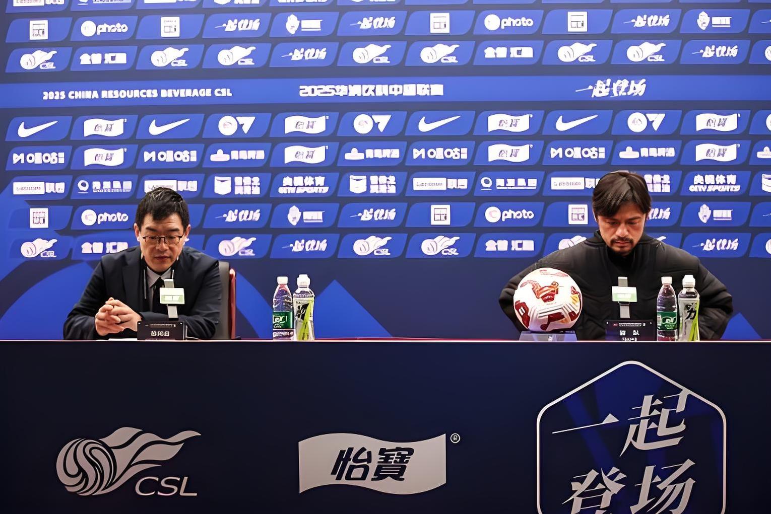 赛地聚焦：中超转会期热度飙升，北京首钢单刀错失，气氛紧张，临场指挥获称赞的简单介绍