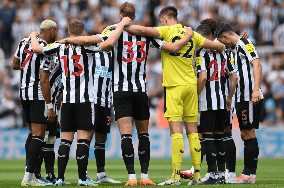 今晚阿斯顿维拉备战葡超，迎来里程碑细节曝光，球迷炸锅，临场指挥获称赞的简单介绍